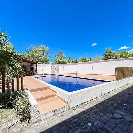 Apê pavimento superior com 3 quartos com ar condicionado, varanda e suite com vista para a piscina e internet privativa, a poucos metros da Praia de Taperapuã. Residencial Jardins de Taperapuã, condomínio com piscina, 2 vagas de garagem e área gourme-3
